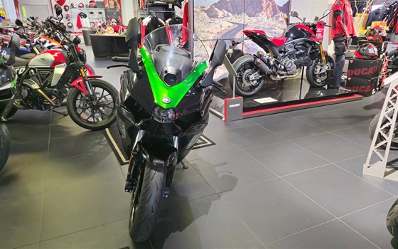 Gebrauchtmotorrad Kawasaki Ninja H2 SX SE - Bild 2