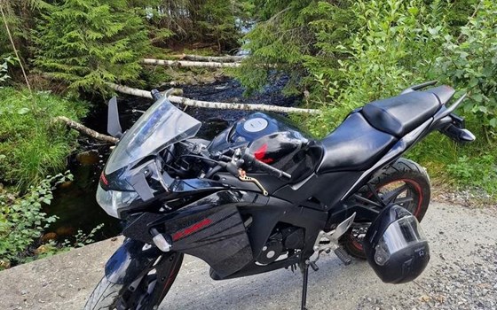 Gebrauchtmotorrad Honda CBR 125 R - Bild 1 Gebrauchtmotorrad Honda CBR 125 R - Bild 1