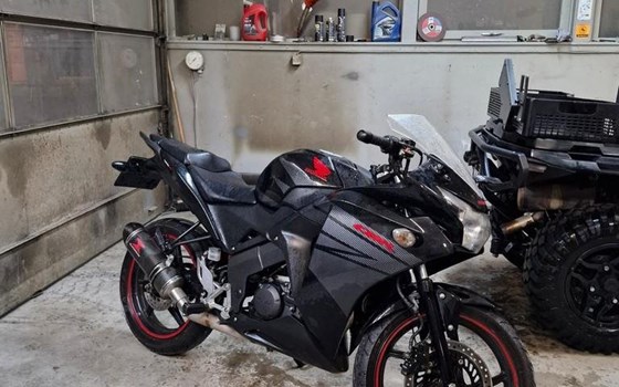 Gebrauchtmotorrad Honda CBR 125 R - Bild 2 Gebrauchtmotorrad Honda CBR 125 R - Bild 2