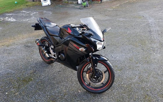 Gebrauchtmotorrad Honda CBR 125 R - Bild 3 Gebrauchtmotorrad Honda CBR 125 R - Bild 3