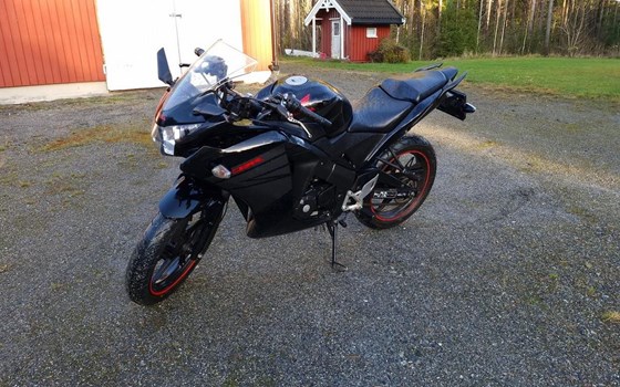 Gebrauchtmotorrad Honda CBR 125 R - Bild 5 Gebrauchtmotorrad Honda CBR 125 R - Bild 5