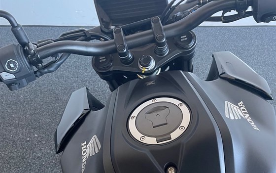 Neufahrzeug Honda CB125R - Bild 15 Neufahrzeug Honda CB125R - Bild 15