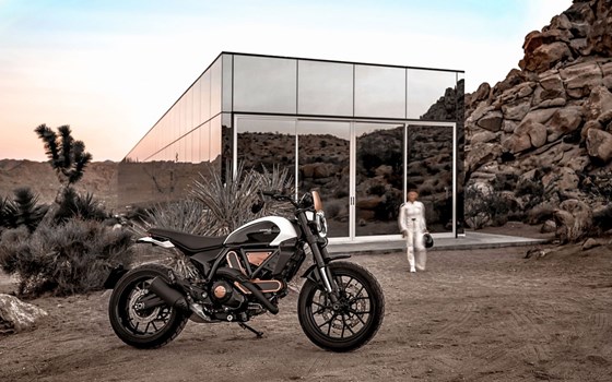 Neufahrzeug Ducati Scrambler 10° Anniversario Rizoma Edition - Bild 2 Neufahrzeug Ducati Scrambler 10° Anniversario Rizoma Edition - Bild 2