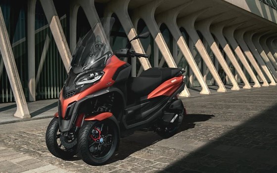 Neufahrzeug Piaggio MP3 400 Sport - Bild 2 Neufahrzeug Piaggio MP3 400 Sport - Bild 2