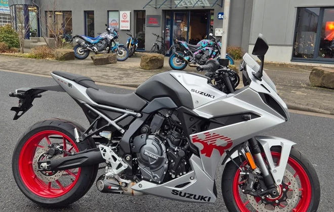 Suzuki GSX-8R