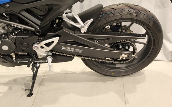 Gebrauchtmotorrad Honda CB125R - Bild 10