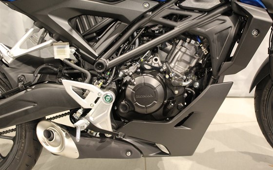 Gebrauchtmotorrad Honda CB125R - Bild 3