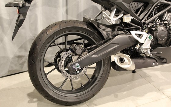 Gebrauchtmotorrad Honda CB125R - Bild 4