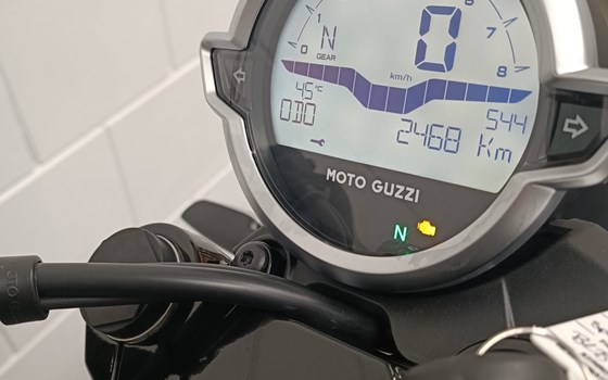 Gebrauchtmotorrad Moto Guzzi V7 Stone Special Edition - Bild 4