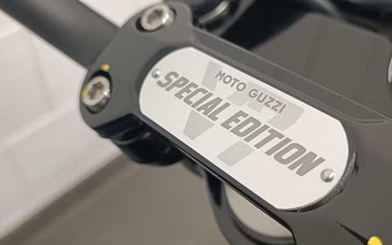 Gebrauchtmotorrad Moto Guzzi V7 Stone Special Edition - Bild 6
