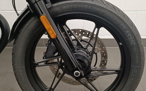 Gebrauchtmotorrad Moto Guzzi V7 Stone Special Edition - Bild 5