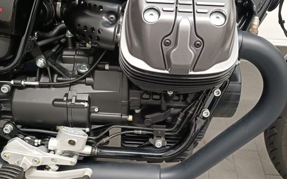 Gebrauchtmotorrad Moto Guzzi V7 Stone Special Edition - Bild 9