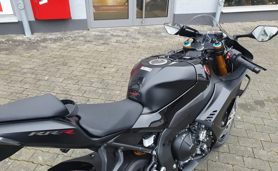 Angebot Honda CBR1000RR-R Fireblade SP Bild 11: Angebot Honda CBR1000RR-R Fireblade SP