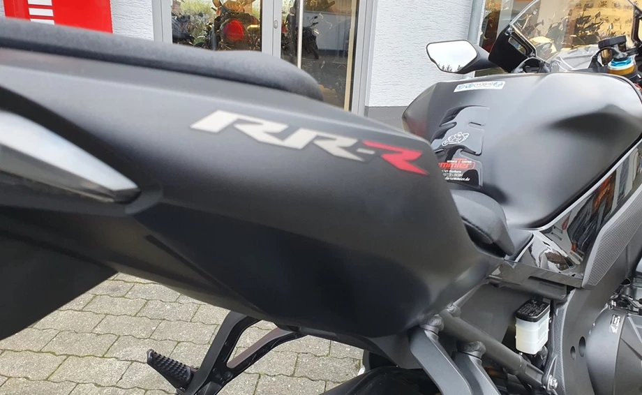 Angebot Honda CBR1000RR-R Fireblade SP Bild 12: Angebot Honda CBR1000RR-R Fireblade SP