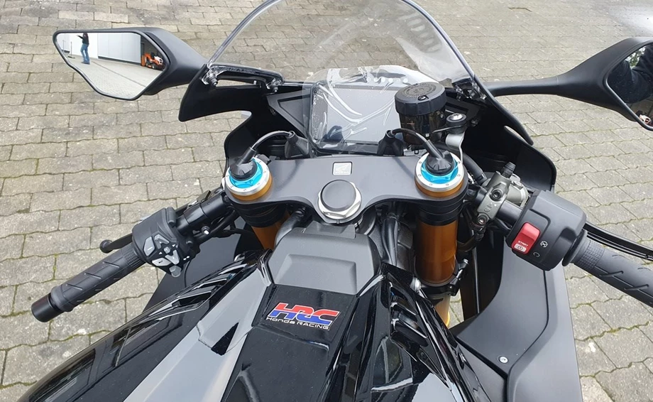 Angebot Honda CBR1000RR-R Fireblade SP Bild 13: Angebot Honda CBR1000RR-R Fireblade SP