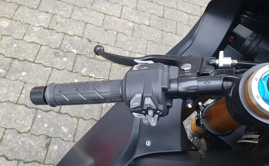 Angebot Honda CBR1000RR-R Fireblade SP Bild 14: Angebot Honda CBR1000RR-R Fireblade SP