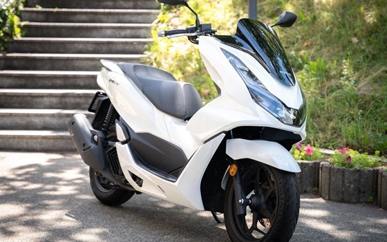 Gebrauchtmotorrad Honda PCX125 - Bild 1 Gebrauchtmotorrad Honda PCX125 - Bild 1