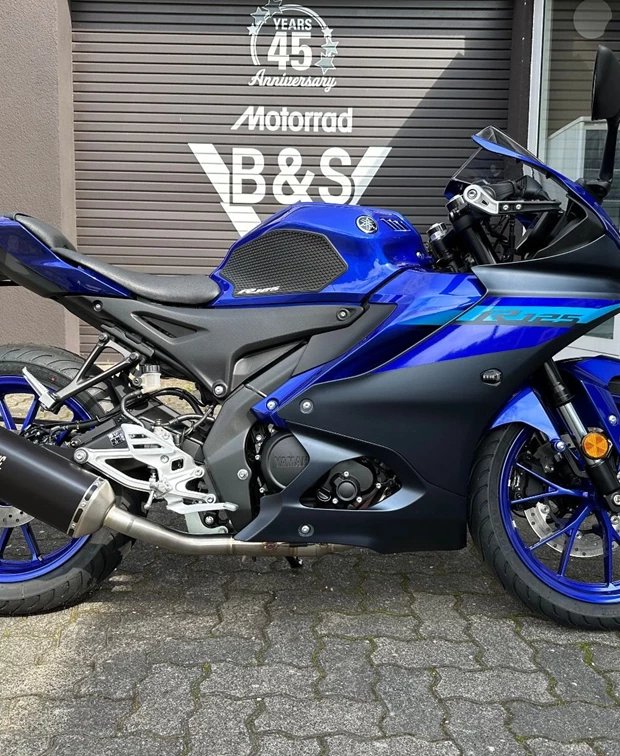 Yamaha R125<br />YZF-R125 Akra Zubehör im Wert von 2800.-€!