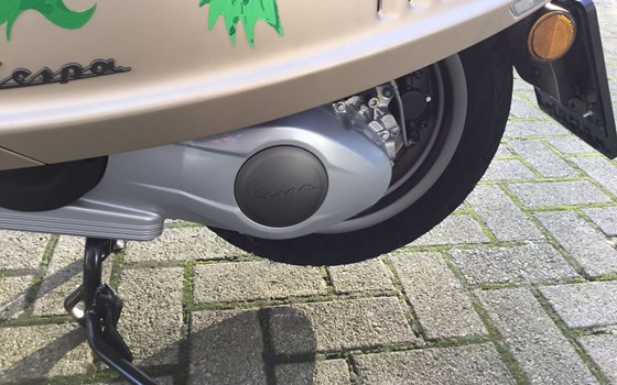 Gebrauchtmotorrad Vespa 946 Dragon - Bild 10