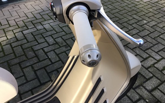 Gebrauchtmotorrad Vespa 946 Dragon - Bild 17