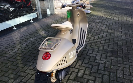 Gebrauchtmotorrad Vespa 946 Dragon - Bild 3