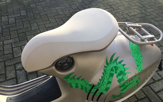 Gebrauchtmotorrad Vespa 946 Dragon - Bild 9