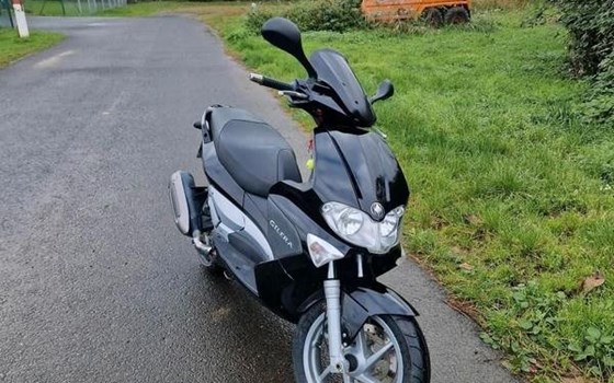 Gebrauchtmotorrad Gilera RUNNER 125 ST - Bild 1