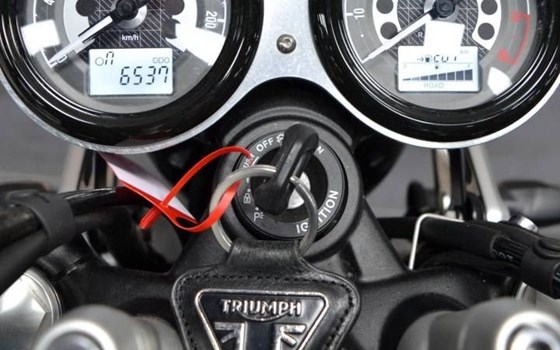 Gebrauchtmotorrad Triumph Speed Twin 1200 - Bild 11