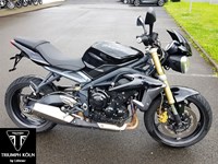 Gebrauchtmotorrad Triumph Street Triple aus 1. Hand