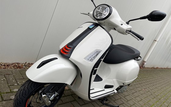 Neufahrzeug Vespa GTS 125 Super Sport - Bild 2