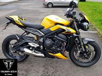 Gebrauchtmotorrad Triumph Street Triple 765 RS mit Zubehör, kein Vorführer