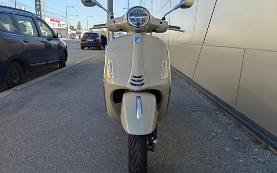 Neufahrzeug Vespa GTS 125 - Bild 3 Neufahrzeug Vespa GTS 125 - Bild 3