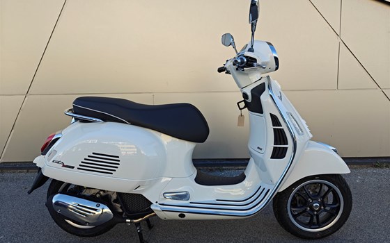 Neufahrzeug Vespa GTS 125 Super - Bild 1 Neufahrzeug Vespa GTS 125 Super - Bild 1