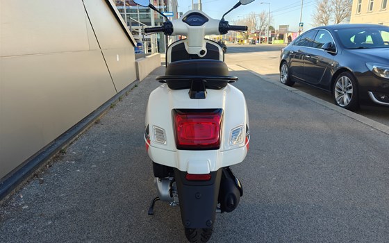 Neufahrzeug Vespa GTS 125 Super Sport - Bild 5 Neufahrzeug Vespa GTS 125 Super Sport - Bild 5
