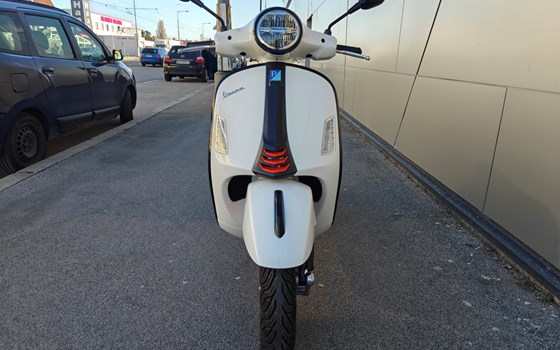 Neufahrzeug Vespa GTS 125 Super Sport - Bild 3 Neufahrzeug Vespa GTS 125 Super Sport - Bild 3