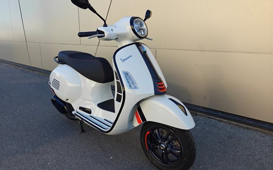 Neufahrzeug Vespa GTS 125 Super Sport - Bild 2 Neufahrzeug Vespa GTS 125 Super Sport - Bild 2