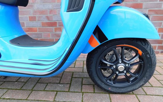 Neufahrzeug Vespa GTS 125 Super Sport - Bild 10