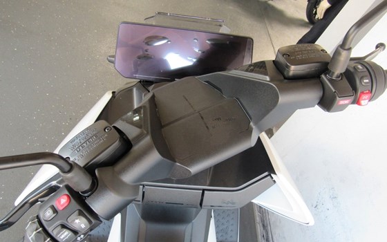 Gebrauchtmotorrad BMW CE 04 - Bild 7