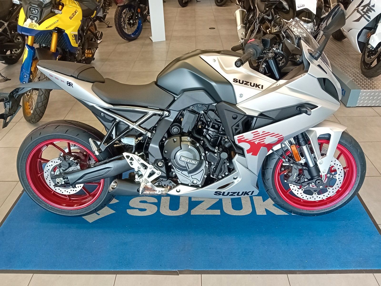Suzuki GSX-8R