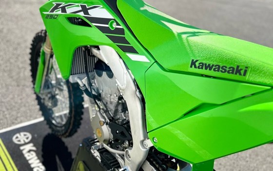 Gebrauchtmotorrad Kawasaki KX 250 - Bild 2 Gebrauchtmotorrad Kawasaki KX 250 - Bild 2