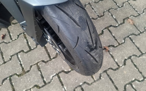 Gebrauchtmotorrad Suzuki GSX-8R - Bild 3