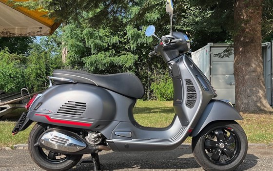 Gebrauchtmotorrad Vespa GTS 300 - Bild 1 Gebrauchtmotorrad Vespa GTS 300 - Bild 1