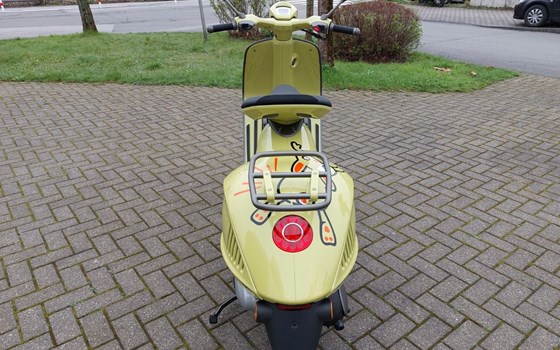 Neufahrzeug Vespa 946 10° Anniversario - Bild 11