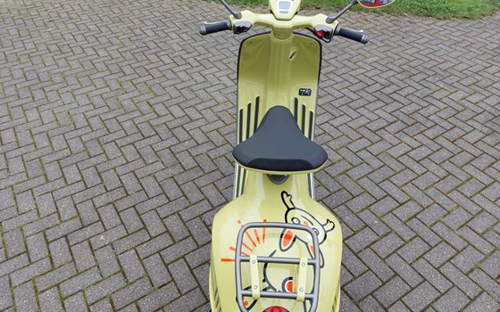 Neufahrzeug Vespa 946 10° Anniversario - Bild 12