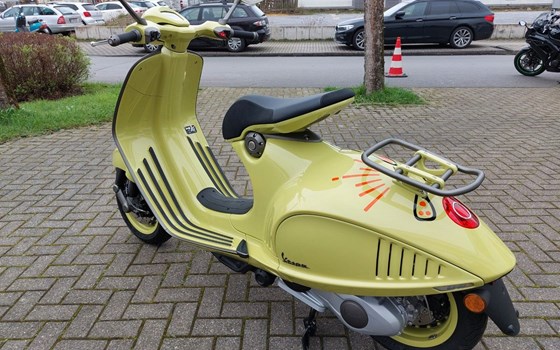 Neufahrzeug Vespa 946 10° Anniversario - Bild 13