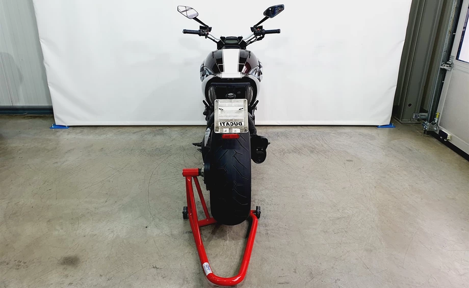 Angebot Ducati Diavel Carbon Bild 5: Angebot Ducati Diavel Carbon