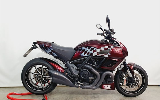 Gebrauchtmotorrad Ducati Diavel Carbon - Bild 1