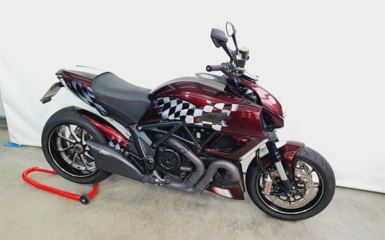 Gebrauchtmotorrad Ducati Diavel Carbon - Bild 3