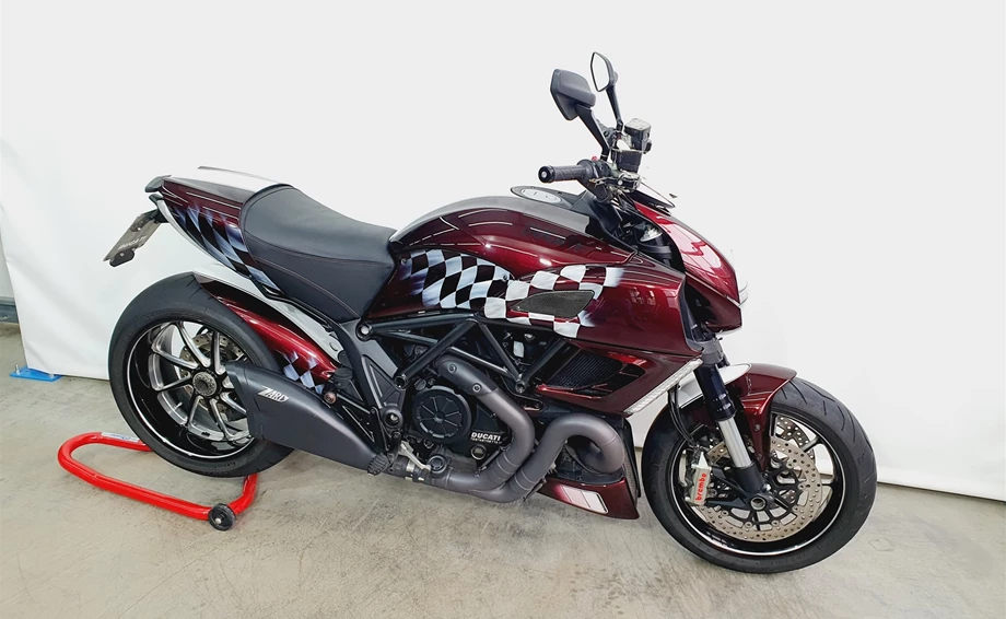 Angebot Ducati Diavel Carbon Bild 3: Angebot Ducati Diavel Carbon