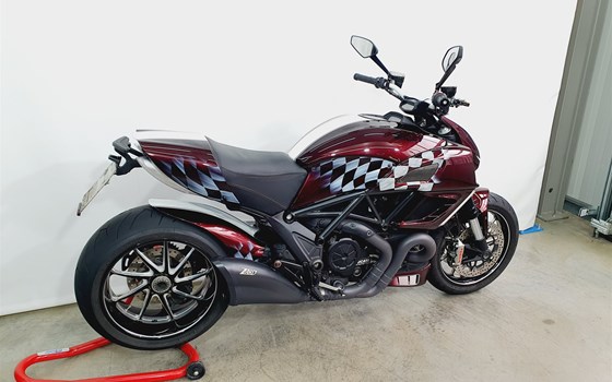 Gebrauchtmotorrad Ducati Diavel Carbon - Bild 4